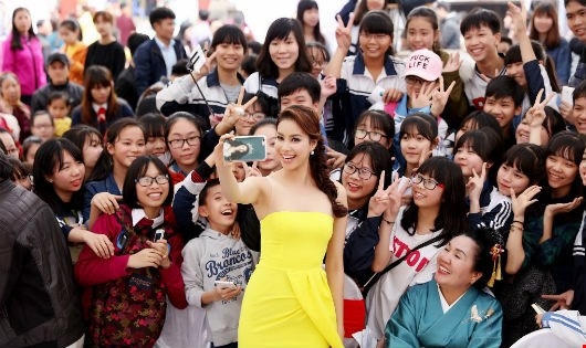 Hoa hậu Phạm Hương đại diện cho nhan sắc Việt hiện đại, có khả năng hòa nhập quốc tế cao.