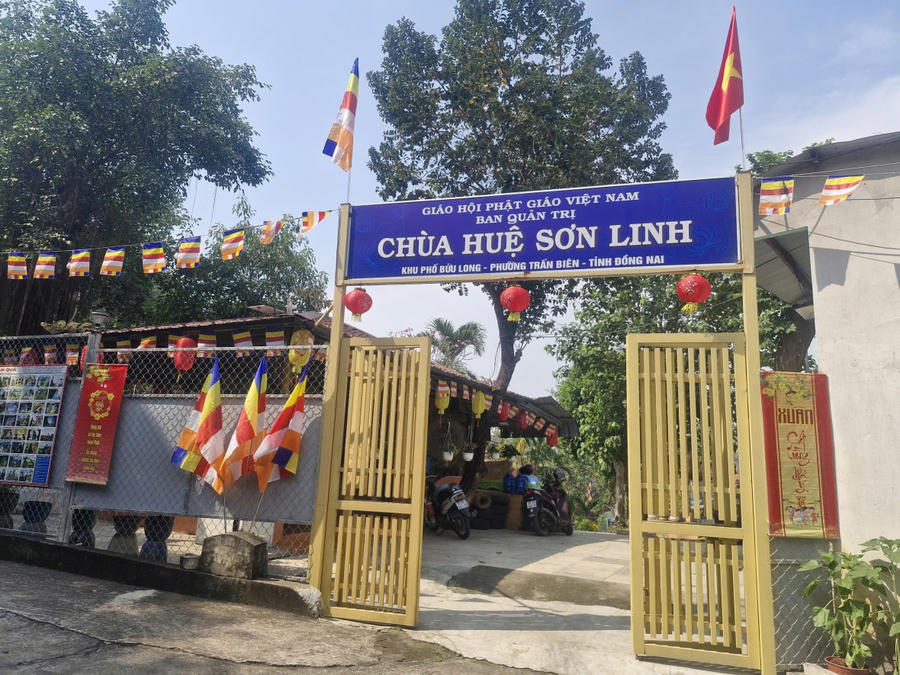 Khung cảnh bình an, tĩnh tại chùa Huệ Sơn Linh.