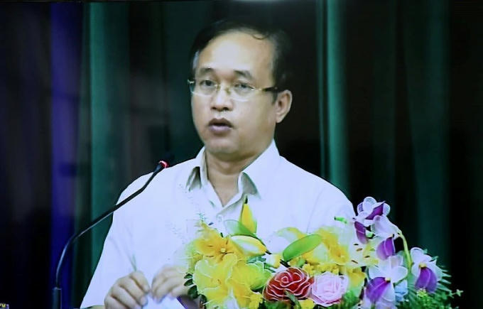 Ông Nguyễn Phước Hưng - Chủ tịch UBND quận 2 thông báo về 10 vấn đề xin ý kiến người dân Thủ Thiêm. Ảnh: HOÀNG GIANG.