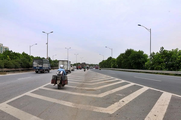 3-de-vach-xuong-ca-o-quoc-lo-1-1637642584681