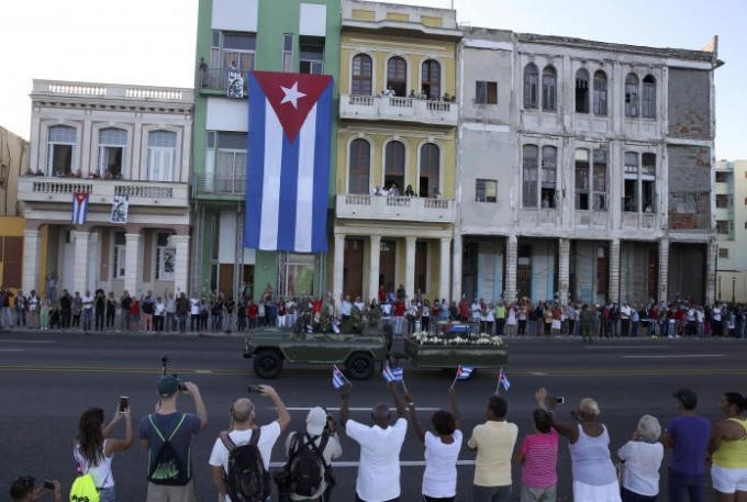“Fidel là tất cả đối với người dân Cuba, chúng tôi sẽ nhớ ông ấy”, ông Guillermo Cadiz, 83 tuổi, người từng sát cánh với lãnh tụ Fidel trong một trận chiến ở Sierra Maestra chia sẻ. (Ảnh: Reuters)