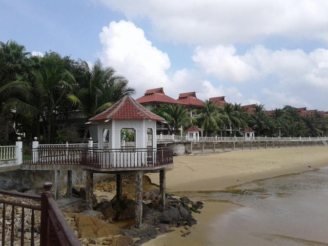 Khu resort Hoàng Gia Quy Nhơn nằm ở vị trí đắc địa dọc biển trung tâm TP Quy Nhơn.