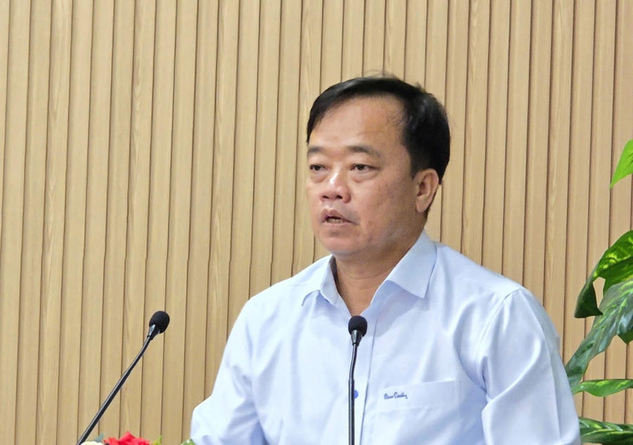 Ông Huỳnh Quốc Việt – Phó Bí thư Thường trực Tỉnh ủy Cà Mau, phát biểu quán triệt, định hướng và gợi mở một số nội dung trọng tâm trong quá trình triển khai Chương trình hành động.