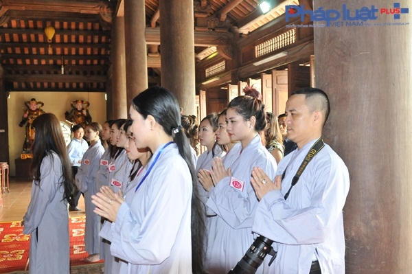 Top 15 Người đẹp Ảnh Việt Nam xúc động khi đến Ngã ba Đồng Lộc