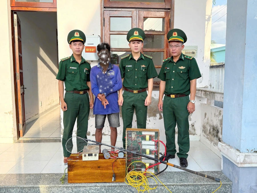 Ông Danh G. thừa nhận hành vi sử dụng bộ công cụ kích điện tự chế để đánh bắt thủy sản.