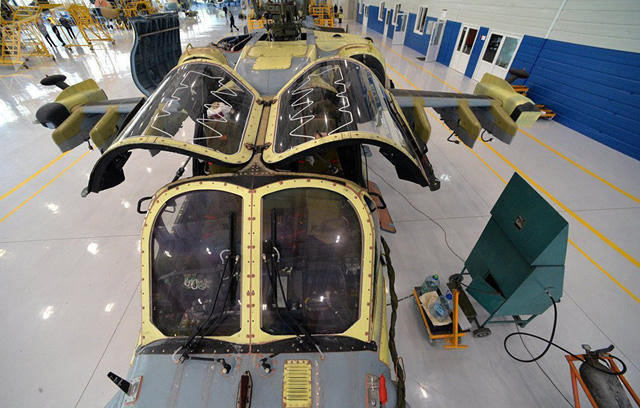 Cá sấu Ka-52 có thể bay lùi với tốc độ 130 km/h, bay ngang với tốc độ 100 km/h và đạt vận tốc tối đa lên tới 300 km/h. Ngoài ra, máy bay này cũng có thể thực hiện các động tác nhào lộn trên không mà nhiều trực thăng khác không làm được.