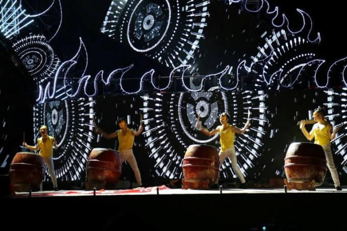 Hàng loạt tiết mục nghệ thuật gây ấn tượng mạnh đối với du khách.