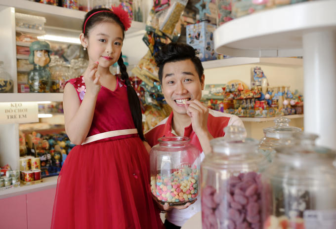 Nguyên Khang - Bảo Ngọc diện trang phục yon sur ton đi chơi 1/6