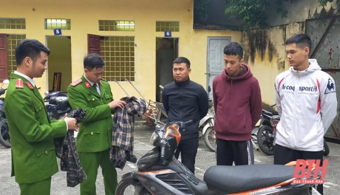 3 doi tuong nem chat ban