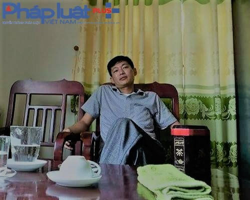 Ông Chẩu Văn Toan - Chủ tịch UBND xã Khuôn Hà, xác nhận 8 công dân trong xã vi phạm pháp luật đang bị tạm giam (Ảnh: Tiến Vũ)