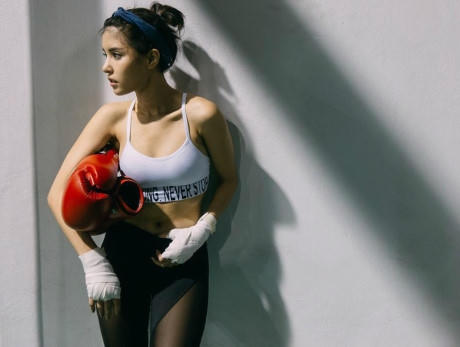 Runna theo đuổi vẻ đẹp hiện đại. Cô chăm chỉ tập gym, giữ gìn vóc dáng.