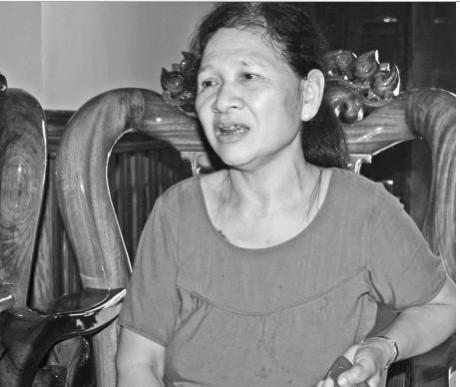 B&agrave; Hồng ngậm ng&ugrave;i chia sẻ với PV