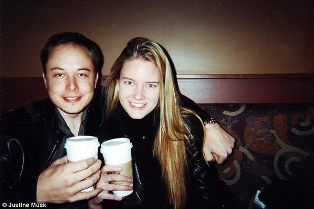 Elon và Justine trong những ngày tháng yêu nhau hồi năm 2000.