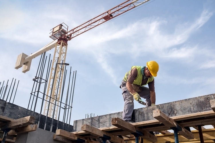 Bộ Xây dựng phản hồi về hướng giải quyết bất cập trong thủ tục cấp giấy phép xây dựng các công trình dân sinh. (Ảnh minh họa: ITN)