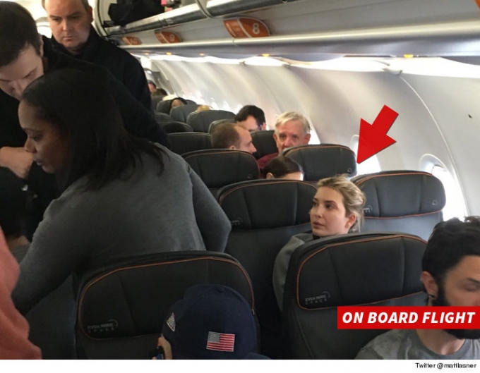 Ivanka trên đường đến Hawaii để nghỉ lễ cùng gia đình ở khu nghỉ dưỡng Mar-a-Lago tại Palm Beach, Florida. (Ảnh: TMZ)