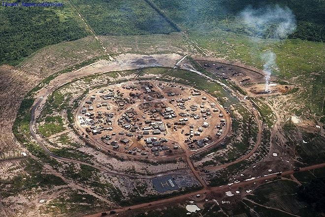 Lính Mỹ co cụm trong một cuộc hành quân càn quét khu địa đạo Củ Chi