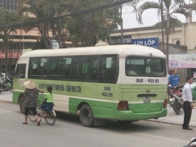 Xe buýt gây tai nạn BKS 36B.022.95 là xe buýt số 13, chạy tuyến TP Thanh Hóa-Cảng Nghi Sơn (Tĩnh Gia)