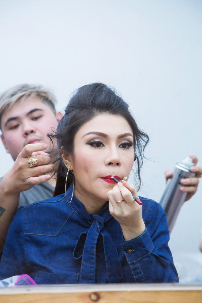 Phi Nhung khoe vẻ đẹp bí ẩn khi làm giám khảo