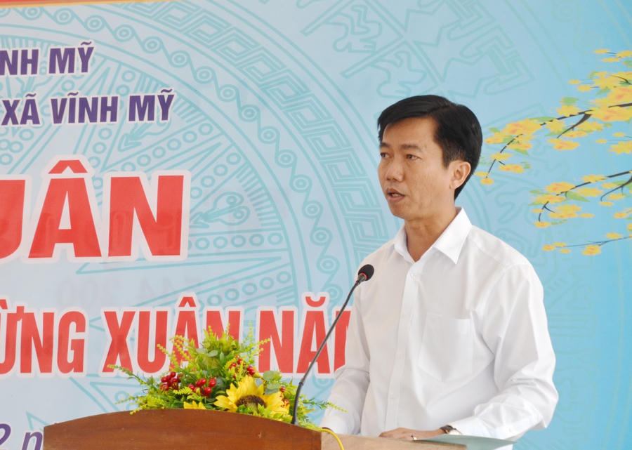 Ông Trần Tuân – Phó Chủ tịch UBND xã Vĩnh Mỹ, Trưởng Ban Tổ chức Tết Quân – Dân năm 2026 phát biểu tại buổi lễ.