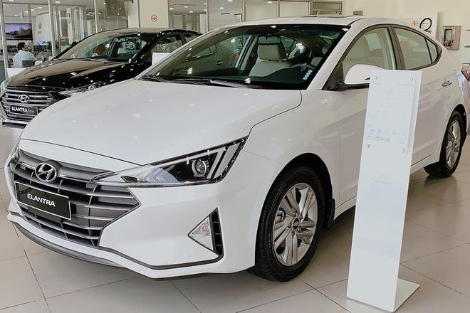 Hyundai giảm 15-20 triệu, một số đại lý giảm thêm 5 - 20 triệu đồng với dòng xe Elantra.