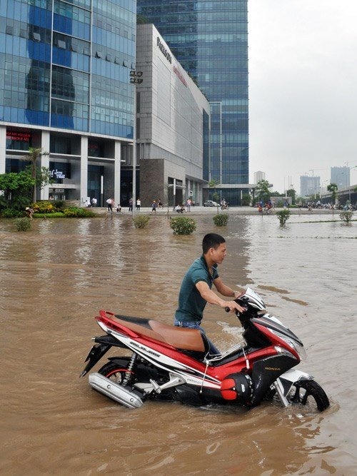 Chỉ sau một đêm, Keangnam giống như biển nước