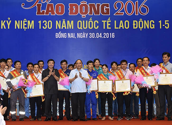 Thủ tướng Nguyễn Xuân Phúc đã đối thoại với khoảng 3.000 CN của 8 địa phương thuộc khu vực kinh tế trọng điểm phía Nam.