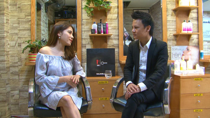 Anh Tuấn - Chủ Học viện tóc Tuấn Nguyễn trả lời pv chương trình.