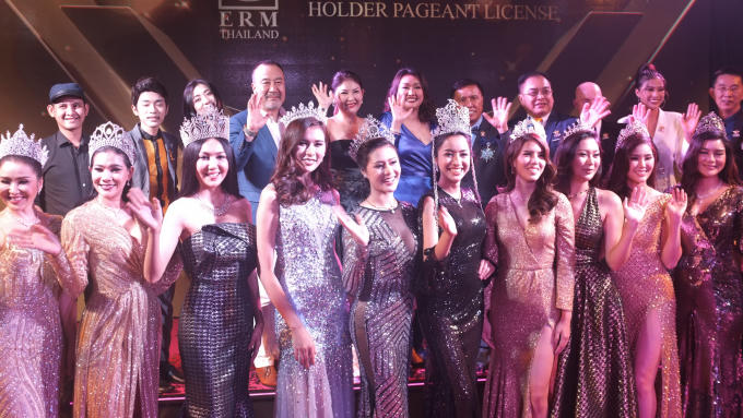 Nguyễn Thị Thành đã đáp chuyến bay đi Pháp để tham dự liên hoan phim Cannes.