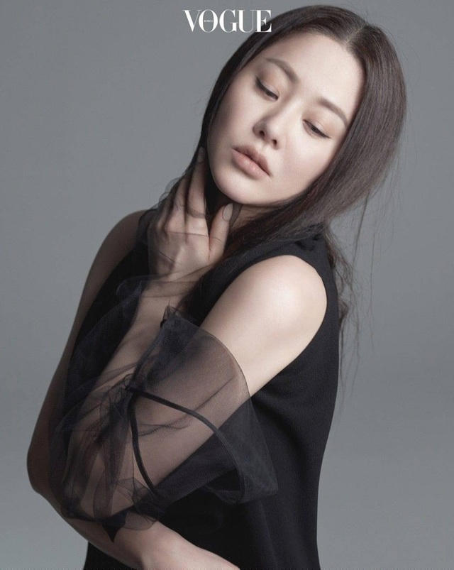 Sau khi ly hôn, Go Hyun Jung tìm lại vị trí trong làng giải trí. Cô làm diễn viên, đạo diễn, nhà sản xuất phim, bà chủ công ty điện ảnh và giảng dạy tại trường đại học.