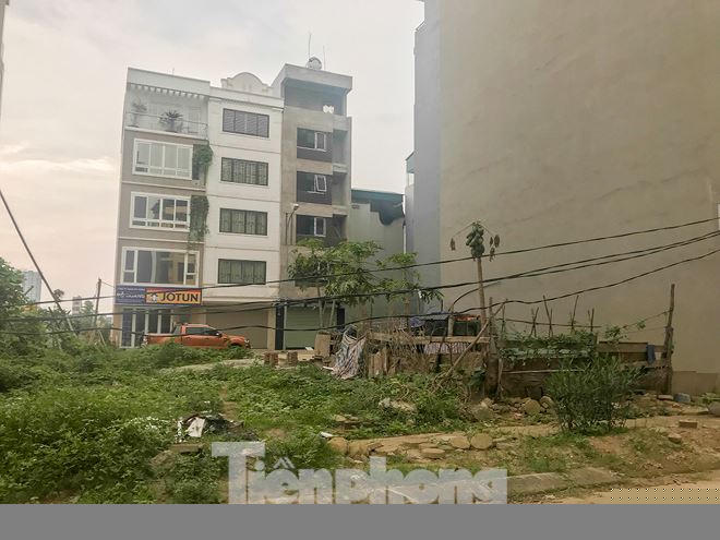 Ngày 26/11/2018, Ban Quản lý Dự án Đầu Tư và Xây dựng Hà Đông trả lời bằng văn bản rằng sẽ sớm hoàn thành các hạng mục của dự án, trong đó có hạng mục cấp điện, cấp nước, dự kiến xong trước ngày 15/1/2019. Tuy nhiên đến nay, người dân tại khu đất dịch vụ Vạn Phúc, Hà Đông vẫn chưa hề được cấp điện, cấp nước.