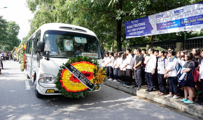 Về trường Lương Thế Vinh lần cuối trước khi sang thế giới bên kia cũng là di nguyện của thầy Văn Như Cương.