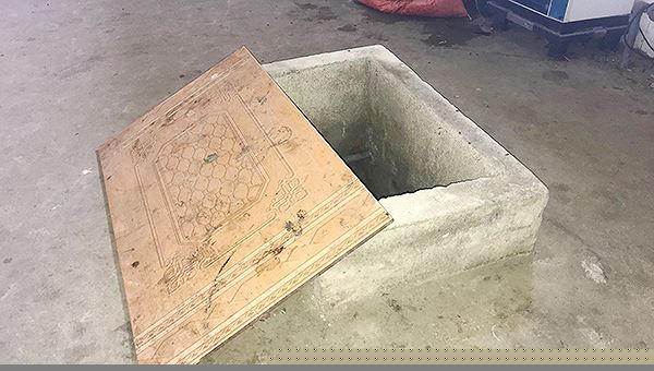 Cả nhà đến bệnh viện xét nghiệm trước thông tin hàng xóm đổ thuốc diệt cỏ xuống giếng