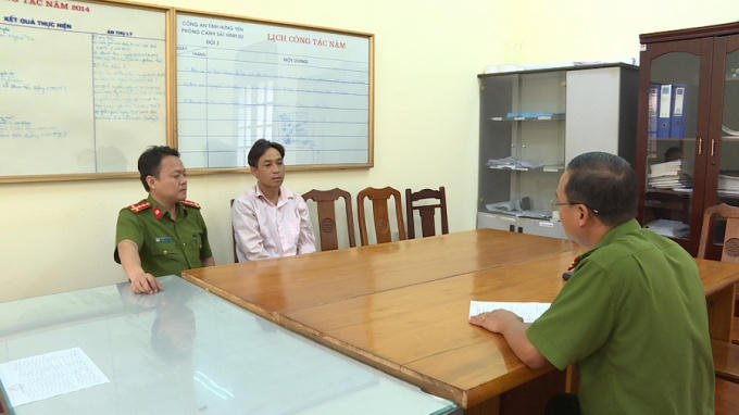 Đối tượng Tạ Văn Lý tại cơ quan điều tra. Ảnh CA tỉnh Hưng Yên.