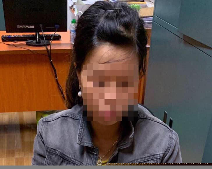 Người mẹ bỏ rơi cháu bé dưới hố gas.