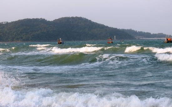 Dự b&aacute;o, trong 1-2 ng&agrave;y tới, ở v&ugrave;ng biển ngo&agrave;i khơi c&aacute;c tỉnh từ B&igrave;nh Thuận đến C&agrave; Mau, khu vực giữa v&agrave; Nam Biển Đ&ocirc;ng tiếp tục c&oacute; mưa gi&ocirc;ng v&agrave; gi&oacute; mạnh. Ảnh: minh họa