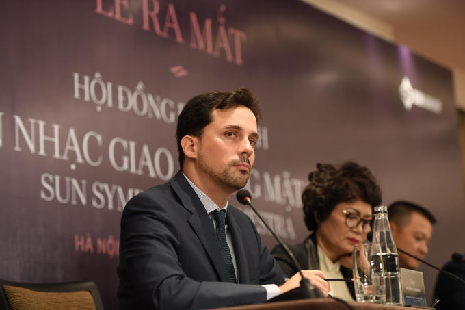 Ông Olivier Ochanine.