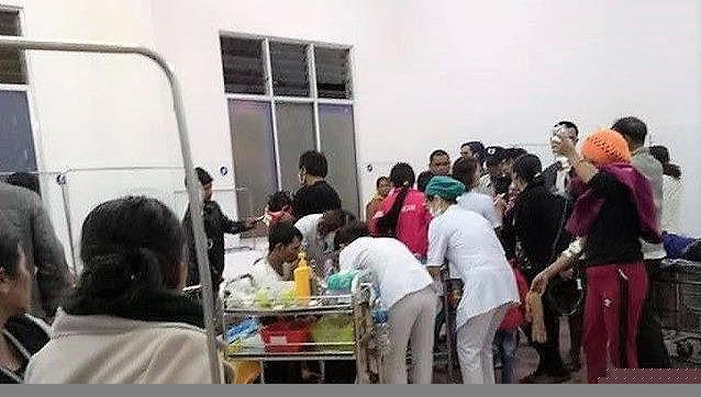 Ăn cỗ cưới, 136 người nhập viện cấp cứu