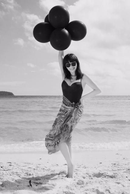 Hoa hậu Hằng Nguyễn khoe thân hình đẹp kinh ngạc ở tuổi 42