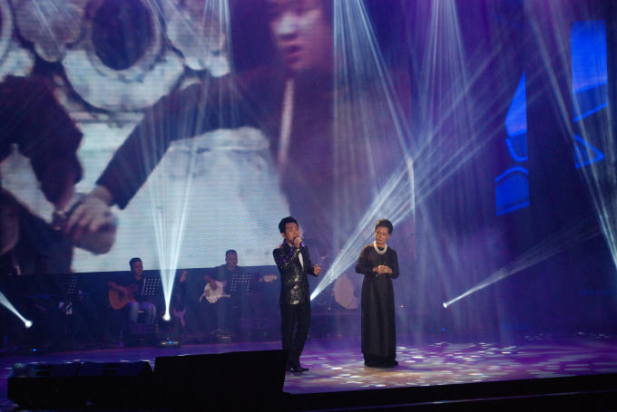 Ca sĩ Quang Thành song ca với danh ca Khánh Ly những bài hát đi cùng năm tháng, như: Bà mẹ Ô Lý, Giọt nước mắt quê hương, Xin cho tôi, chờ nhìn quê hương sáng chói.