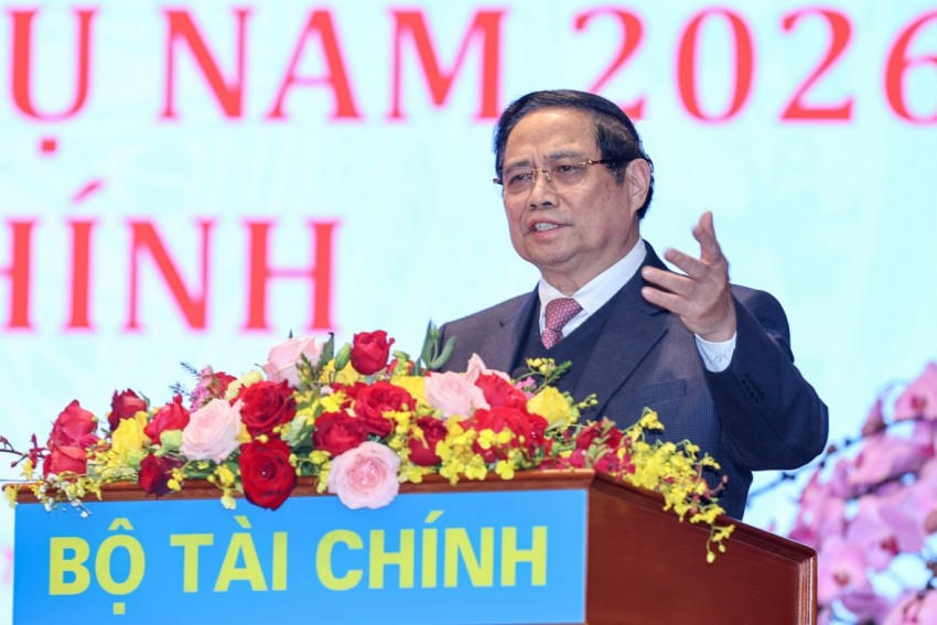 Thủ tướng nhấn mạnh yêu cầu "thay đổi trạng thái - xoay chuyển tình thế" về đầu tư công để trở thành một động lực tăng trưởng, giải ngân 100% vốn đầu tư công với tinh thần "vốn chờ dự án, không để dự án chờ vốn". Ảnh: Nhật Bắc