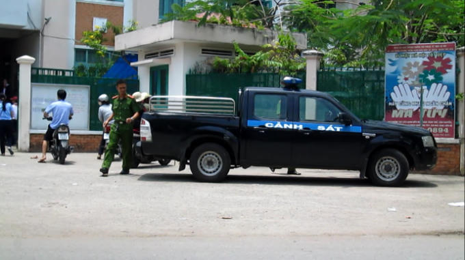 Công an đã có mặt tại trường THCS Ngô Chí Quốc để làm rõ vụ việc.