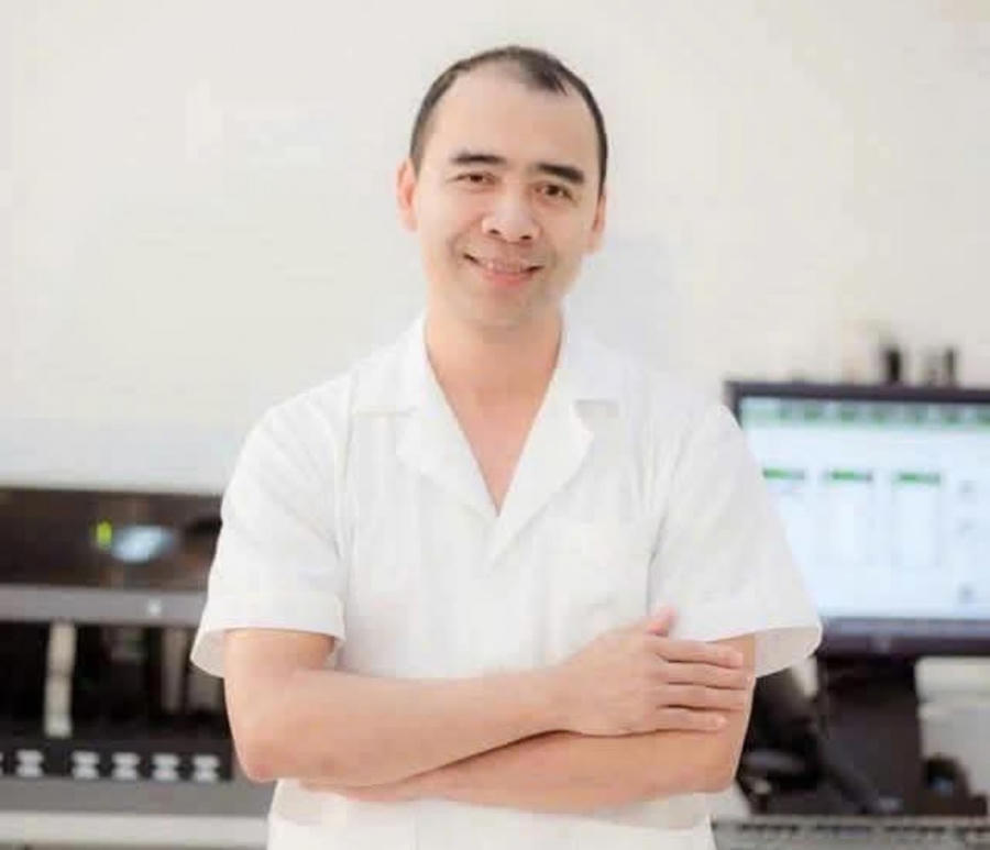 Bác sĩ Vương Quốc Hải – Phó Giám đốc Bệnh viện, Trưởng khoa Xét nghiệm Bệnh viện Đa khoa Cẩm Phả.