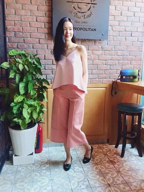 Không ai có thể nhận ra vòng 2 quá khổ của bạn với bộ trang phục này.