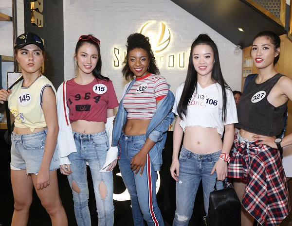 Nhóm phối đồ theo phong cách thể thao