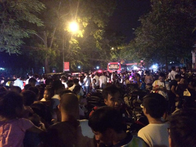 Thành phố Tuyên Quang rực rỡ với những lồng đèn khổng lồ