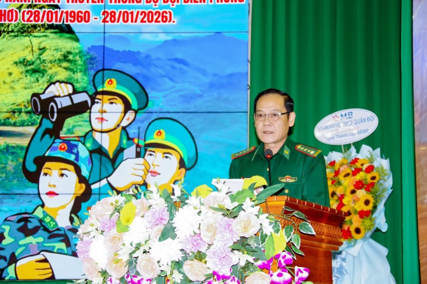 Đại tá Huỳnh Thanh Hùng - Chính ủy Ban chỉ huy Bộ đội Biên phòng thành phố Cần Thơ phát biểu tại buổi gặp mặt