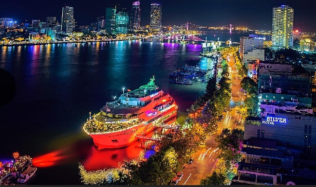 Nhà hàng mới nằm hai tầng cao nhất du thuyền Happy Yatch.