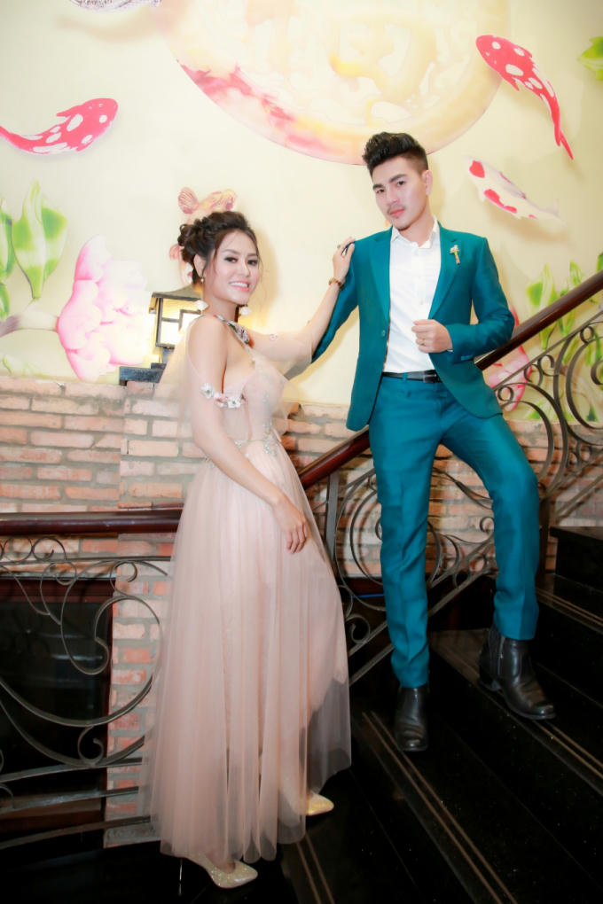 Sau đăng quang, Hoa hậu Dy Khả Hân càng ngày càng thành công hơn trên con đường hoạt động nghệ thuật.