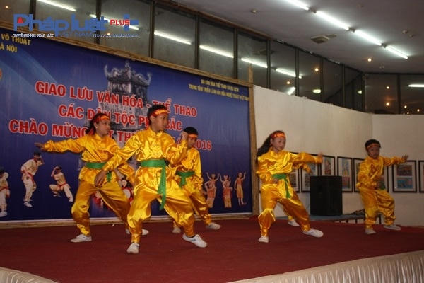 Những tiết mục võ thuật được được mong đợi nhiều nhất trong suốt đêm diễn, mọi ánh mắt đều hướng theo những động tác của các võ sinh.