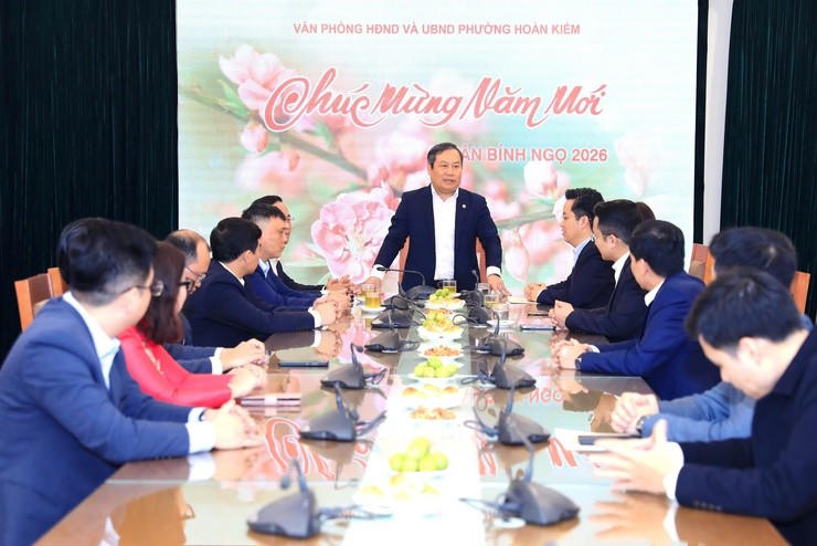 Chủ tịch UBND Thành phố Hà Nội Vũ Đại Thắng phát biểu động viên, chúc Tết Đảng ủy - HĐND - UBND - Ủy ban MTTQ Việt Nam phường Hoàn Kiếm. (Ảnh: hanoi.gov.vn)
